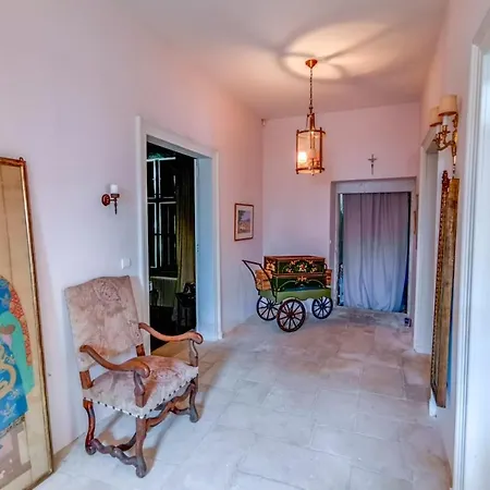 Charming 14th Century Village Chateau With Gardens And Outdoor Pool 펜션