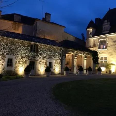 Charming 14th Century Village Chateau With Gardens And Outdoor Pool *