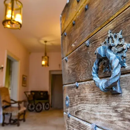 Prázdninový dům Charming 14th Century Village Chateau With Gardens And Outdoor Pool