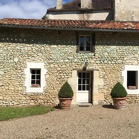 펜션 Charming 14th Century Village Chateau With Gardens And Outdoor Pool Celles (Dordogne)