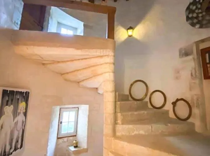 Charming 14th Century Village Chateau With Gardens And Outdoor Pool Casa de Férias