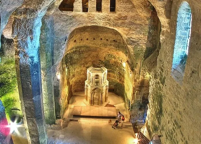 Charming 14th Century Village Chateau With Gardens And Outdoor Pool Casa de Férias