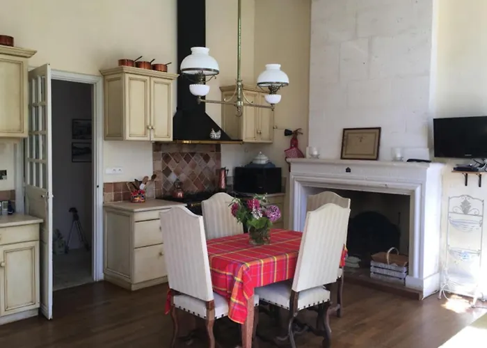 Charming 14th Century Village Chateau With Gardens And Outdoor Pool Casa de Férias *