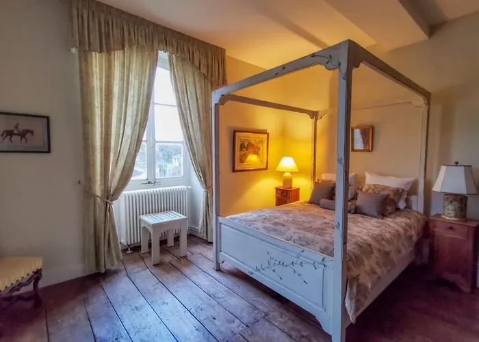 Casa de Férias Charming 14th Century Village Chateau With Gardens And Outdoor Pool Celles (Dordogne)