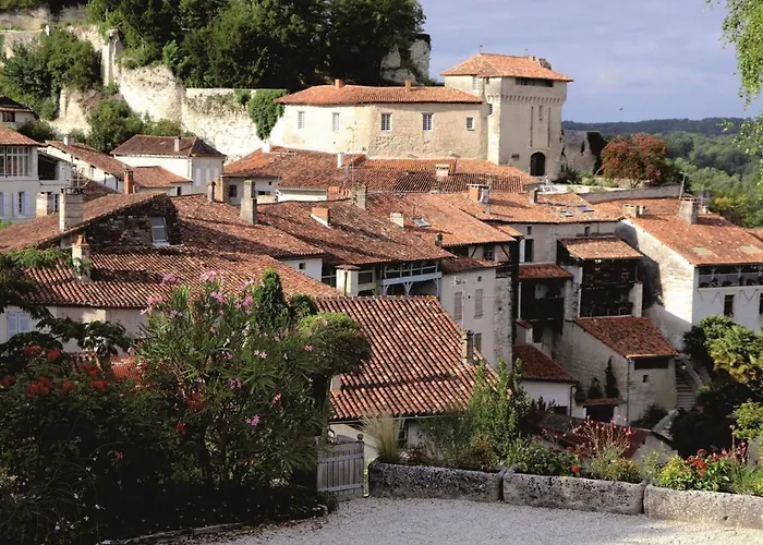 Charming 14th Century Village Chateau With Gardens And Outdoor Pool Casa de Férias Celles (Dordogne)